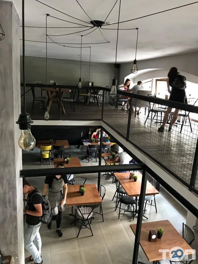 Новини Тернополя - фото з Смачно і в тренді: ТОП закладів у Тернополі з крутим інтер'єром та особливим меню Лампа, кафе - фото 4