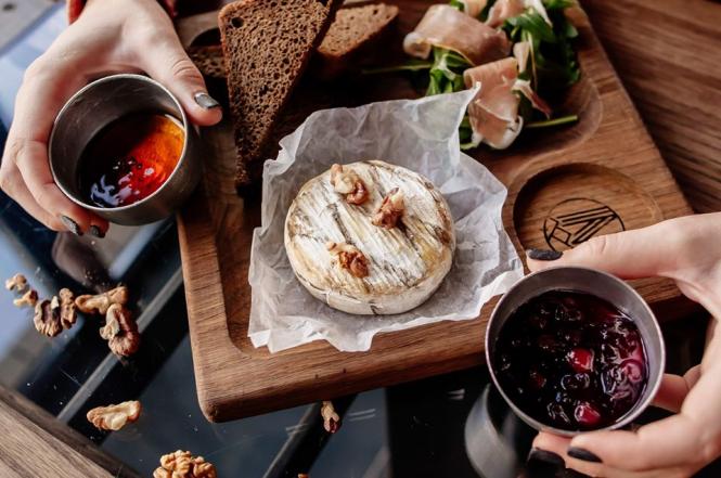 Новини Тернополя - фото з Смачно і в тренді: ТОП закладів у Тернополі з крутим інтер'єром та особливим меню Світлина від Natura гастропаб.