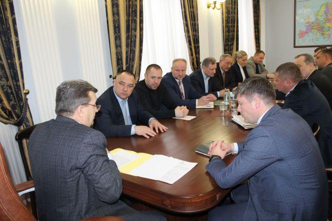 Новини Вінниці - фото з Анатолій Олійник: «Газові мережі належать громадам» (Прес-служба Вінницької обласної Ради) Анатолій Олійник: «Газові мережі належать громадам» (Прес-служба Вінницької обласної Ради), фото №2 на сайті 20minut.ua