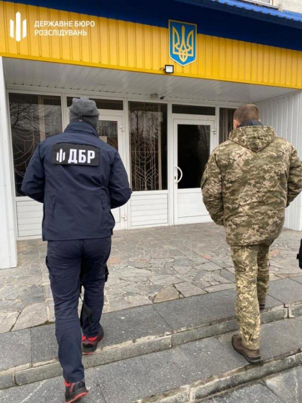 Новини Вінниці - фото з Вінницьких поліцейських зловили на продажі талонів на пальному. ДБР провело обшуки Вінницьких поліцейських зловили на продажі талонів на пальному. ДБР провело обшуки, фото №3 на сайті 20minut.ua