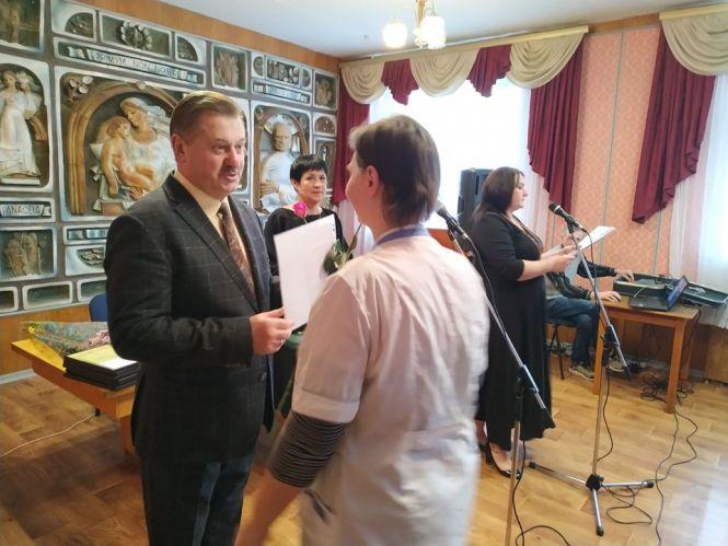 Новини Козятина - фото з Жіночий колектив центральної районної лікарні привітали з 8 Березня Жіночий колектив центральної районної лікарні привітали з 8 Березня, фото №2 на сайті 20minut.ua