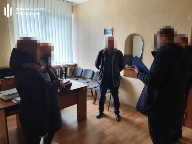 Новини Вінниці - фото з Вінницьких поліцейських зловили на продажі талонів на пальному. ДБР провело обшуки Вінницьких поліцейських зловили на продажі талонів на пальному. ДБР провело обшуки, фото №1 на сайті 20minut.ua