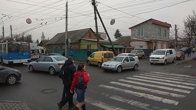 На перехресті Келецької та Ратушної не розминулися три автівки. Попереджують про затори, фото №1 на сайті 20minut.ua