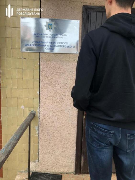Новини Вінниці - фото з Вінницьких поліцейських зловили на продажі талонів на пальному. ДБР провело обшуки Вінницьких поліцейських зловили на продажі талонів на пальному. ДБР провело обшуки, фото №4 на сайті 20minut.ua