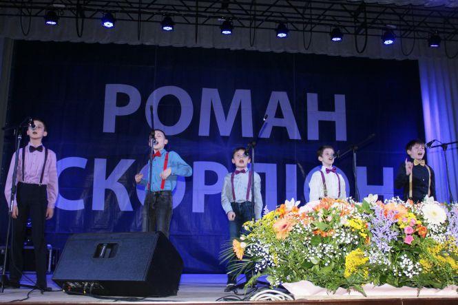 Новини Козятина - фото з Ексклюзив: Співак Роман Скорпіон вітає козятинчанок з 8 березня (ВІДЕО) Ексклюзив: Співак Роман Скорпіон вітає козятинчанок з 8 березня (ВІДЕО), фото №8 на сайті 20minut.ua
