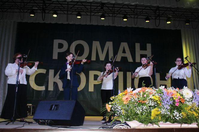Новини Козятина - фото з Ексклюзив: Співак Роман Скорпіон вітає козятинчанок з 8 березня (ВІДЕО) Ексклюзив: Співак Роман Скорпіон вітає козятинчанок з 8 березня (ВІДЕО), фото №7 на сайті 20minut.ua