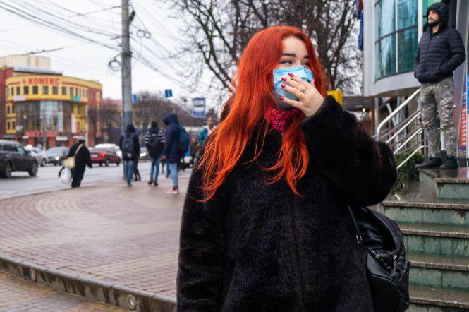 Новини Вінниці - фото з Готуємось до коронавірусу: як вінничани реагують на людину в масці Готуємось до коронавірусу: як вінничани реагують на людину в масці, фото №1 на сайті 20minut.ua