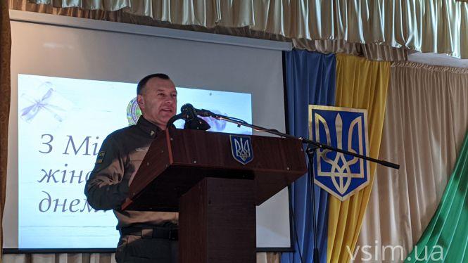 Майстер-клас від прикордонників: як потрібно вітати колег з 8 березня, фото №2 на сайті vsim.ua