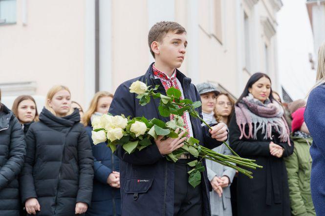 Новини Вінниці - фото з «Ми маємо пам'ятати»: у Вінниці вшанувати пам'ять Кобзаря «Ми маємо пам'ятати»: у Вінниці вшанувати пам'ять Кобзаря, фото №5 на сайті 20minut.ua
