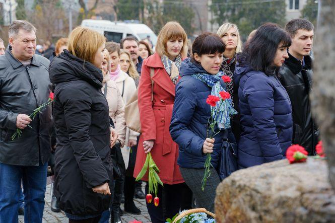 Новини Вінниці - фото з «Ми маємо пам'ятати»: у Вінниці вшанувати пам'ять Кобзаря «Ми маємо пам'ятати»: у Вінниці вшанувати пам'ять Кобзаря, фото №4 на сайті 20minut.ua