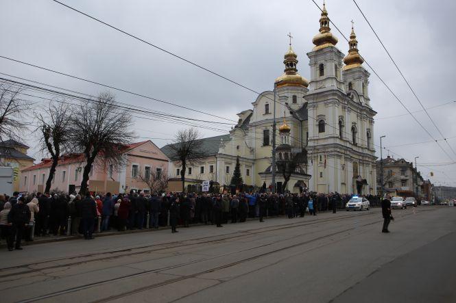 В Виннице сторонники русской церкви провели многотысячное шествие против коронавируса (Фото)