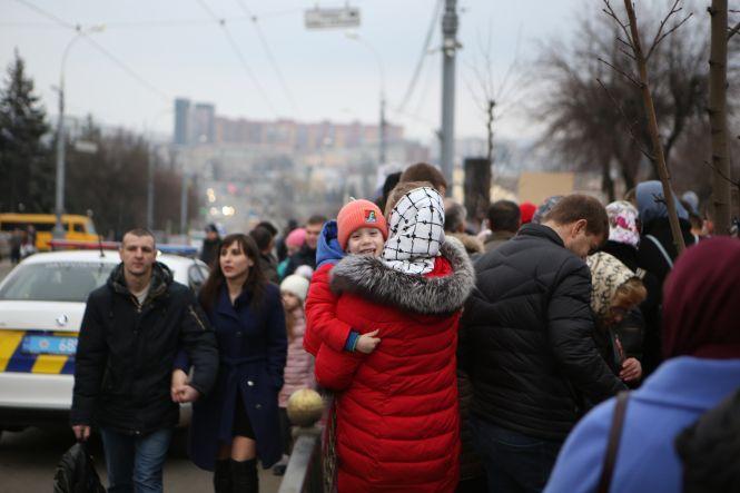 В Виннице сторонники русской церкви провели многотысячное шествие против коронавируса (Фото)