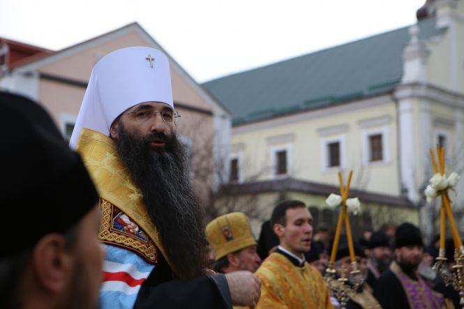 В Виннице сторонники русской церкви провели многотысячное шествие против коронавируса (Фото)
