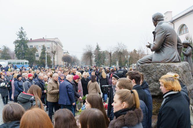 Новини Вінниці - фото з «Ми маємо пам'ятати»: у Вінниці вшанувати пам'ять Кобзаря «Ми маємо пам'ятати»: у Вінниці вшанувати пам'ять Кобзаря, фото №2 на сайті 20minut.ua
