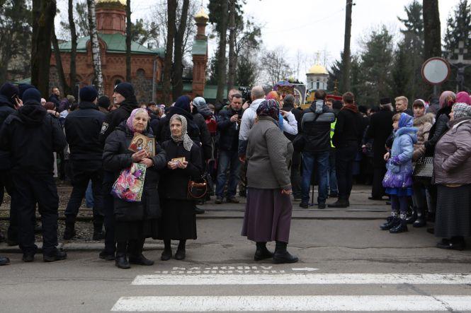 Новини Вінниці - фото з Хресна хода з кількома тисячами вірян пройшла центром Вінниці Хресна хода з кількома тисячами вірян пройшла центром Вінниці, фото №2 на сайті 20minut.ua