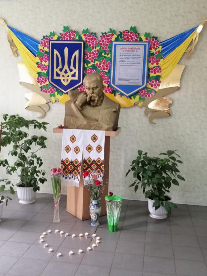 Новини Козятина - фото з У першій школі вшанували Кобзаря У першій школі вшанували Кобзаря, фото №2 на сайті 20minut.ua
