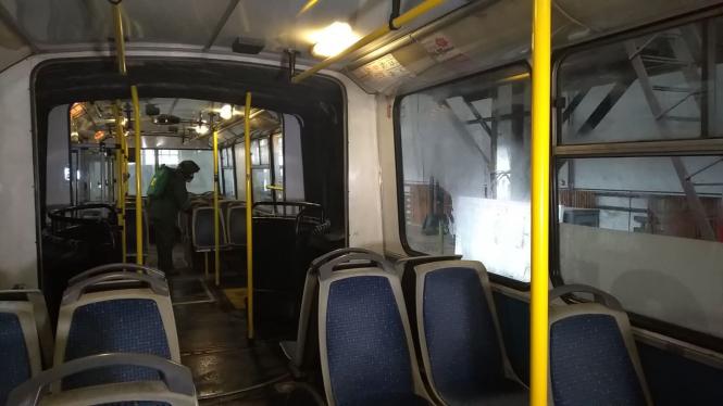 Новини Тернополя - фото з Тролейбуси дезінфікують тричі на день: як Тернопіль протистоїть можливому коронавірусу (відео) Тролейбуси дезінфікують тричі на день: як Тернопіль протистоїть можливому коронавірусу (відео), фото №2 на сайті 20minut.ua