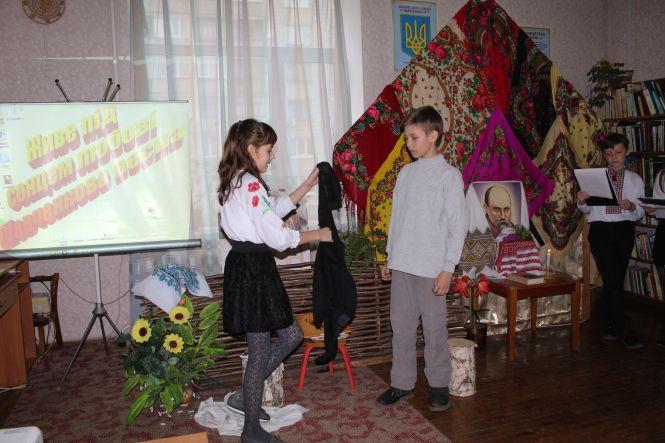 Новини Козятина - фото з Читали твори Шевченка і показували сценки з його життя Читали твори Шевченка і показували сценки з його життя, фото №3 на сайті 20minut.ua