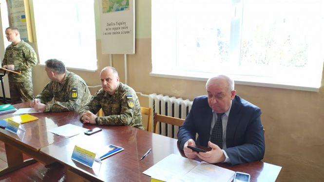 Новини Козятина - фото з У козятинський військкомат приїхали військові комісари з усіх районів області. Чому? У козятинський військкомат приїхали військові комісари з усіх районів області. Чому?, фото №2 на сайті 20minut.ua