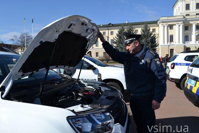 Новини Хмельницького - фото з Нова поліція запрацює на Хмельниччині. Для неї купили авто, планшети і бензопили Нова поліція запрацює на Хмельниччині. Для неї купили авто, планшети і бензопили, фото №11 на сайті vsim.ua