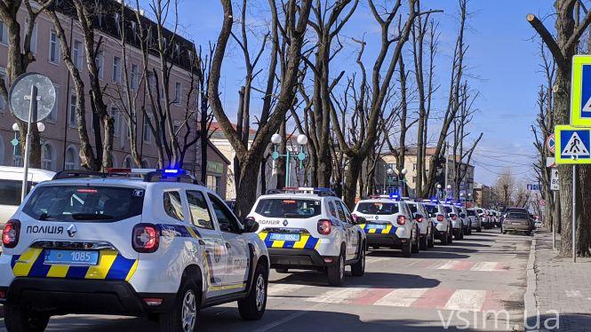 Новини Хмельницького - фото з Нова поліція запрацює на Хмельниччині. Для неї купили авто, планшети і бензопили Нова поліція запрацює на Хмельниччині. Для неї купили авто, планшети і бензопили, фото №16 на сайті vsim.ua