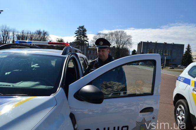 Новини Хмельницького - фото з Нова поліція запрацює на Хмельниччині. Для неї купили авто, планшети і бензопили Нова поліція запрацює на Хмельниччині. Для неї купили авто, планшети і бензопили, фото №10 на сайті vsim.ua