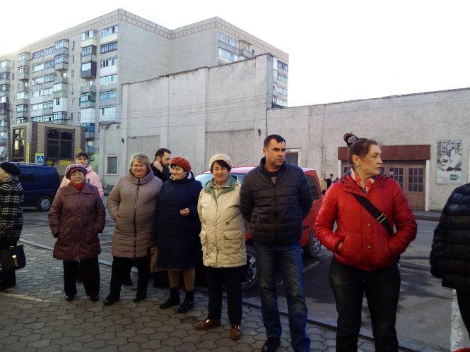 «Це наша земля». Люди проти парковки під вікнами, фото №3 на сайті 20minut.ua