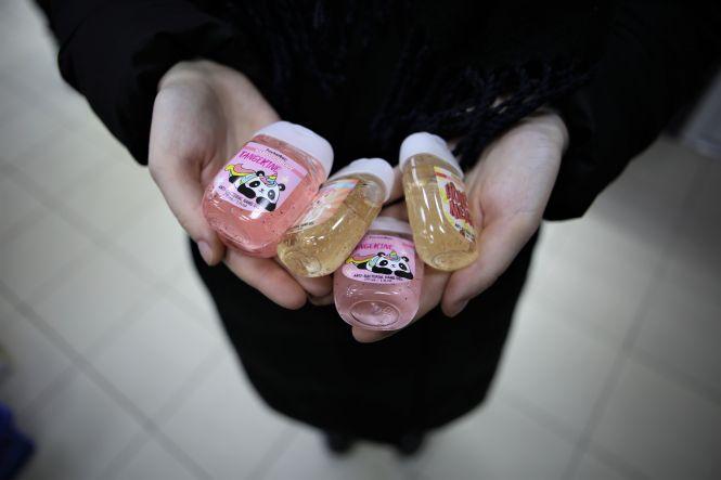 «У нас кожного дня все розгрібають»: де і за скільки у Вінниці продають антисептики, фото №1 на сайті 20minut.ua