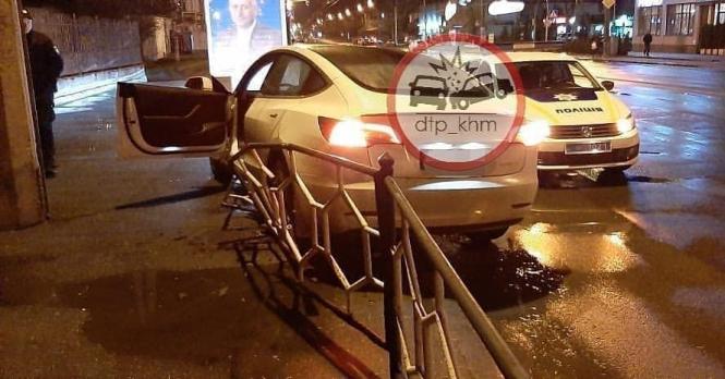 На изображении может находиться: 1 человек, автомобиль и на улице