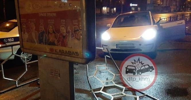 На изображении может находиться: на улице