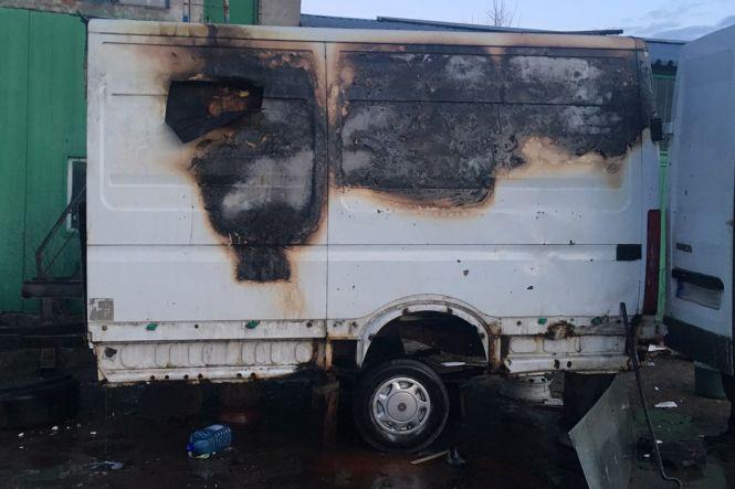 У Хмельницькому горів автомобіль, фото №1 на сайті vsim.ua