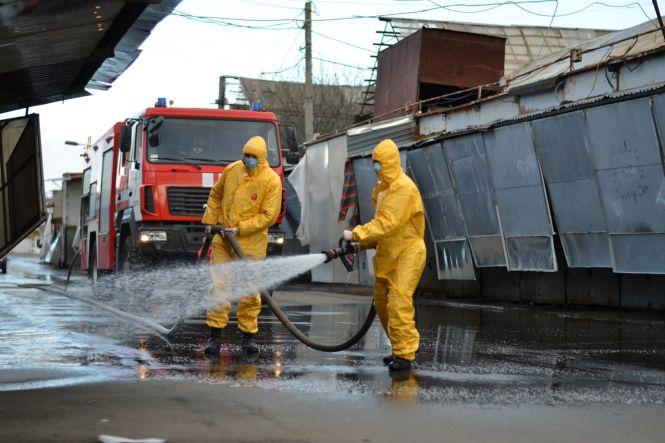 Хмельницький ринок дезінфікували для профілактики коронавірусу (ФОТО, ВІДЕО), фото №3 на сайті vsim.ua