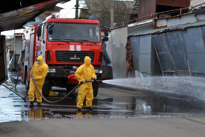 Хмельницький ринок дезінфікували для профілактики коронавірусу (ФОТО, ВІДЕО), фото №2 на сайті vsim.ua