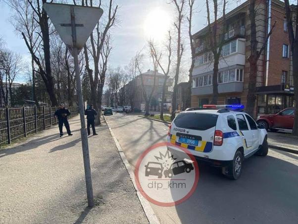 Новини Хмельницького - фото з Поблизу міської лікарні шукають вибухівку (ОНОВЛЮЄТЬСЯ) Поблизу міської лікарні шукають вибухівку (ОНОВЛЮЄТЬСЯ), фото №3 на сайті vsim.ua