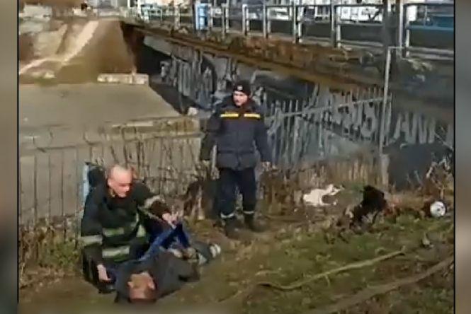 Новини Хмельницького - фото з Під мостом на Кам'янецькій ледь не згорів живцем чоловік (ВІДЕО, ФОТО) Під мостом на Кам'янецькій ледь не згорів живцем чоловік (ВІДЕО, ФОТО), фото №2 на сайті vsim.ua