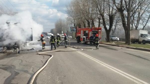 Новини Хмельницького - фото з На Вінницькому шосе під час руху спалахнула вантажівка (ФОТО, ВІДЕО) На Вінницькому шосе під час руху спалахнула вантажівка (ФОТО, ВІДЕО), фото №3 на сайті vsim.ua