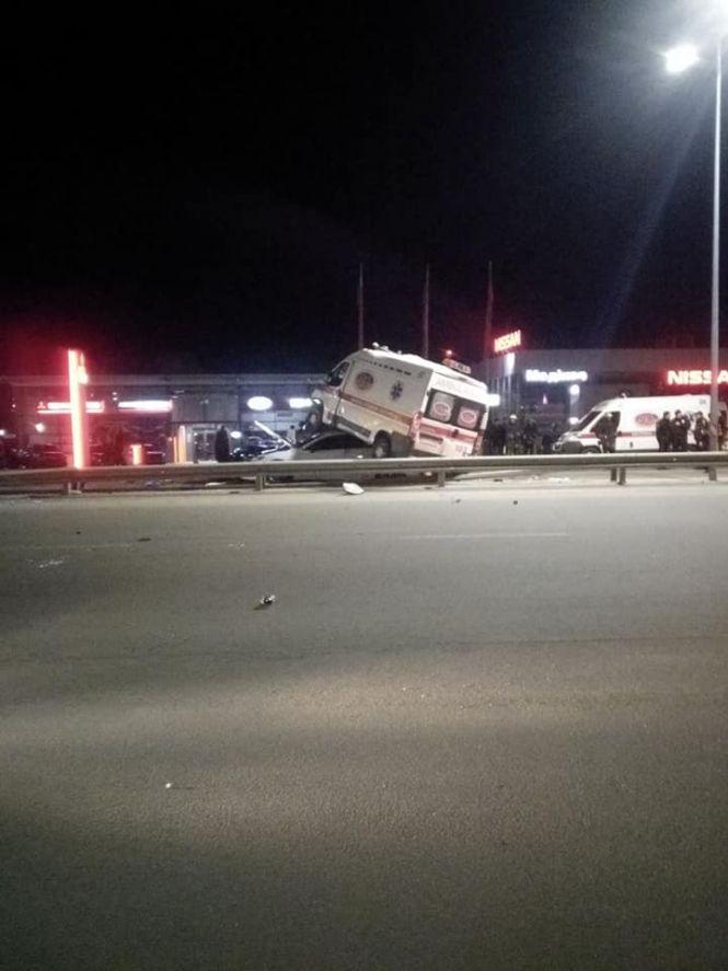 Моторошна ДТП на Немирівському шосе: швидка не розминулась з автівкою (ВІДЕО), фото №2 на сайті 20minut.ua