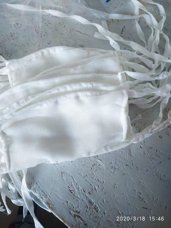 Допомагають навіть діти: на Тернопільщині сім'я шиє маски для місцевої лікарні. Як долучитися?, фото №3 на сайті 20minut.ua