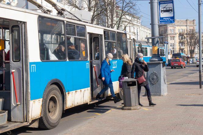Новини Вінниці - фото з Більше десяти у транспорт не можна. Чи дотримуються заборони вінничани? Більше десяти у транспорт не можна. Чи дотримуються заборони вінничани?, фото №5 на сайті 20minut.ua
