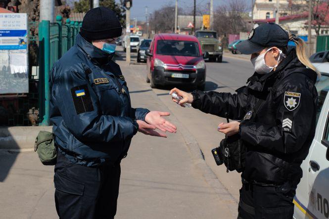 Новини Вінниці - фото з У Вінниці встановили 10 цілодобових блокпостів Нацгвардії і поліції. Що контролюють? У Вінниці встановили 10 цілодобових блокпостів Нацгвардії і поліції. Що контролюють?, фото №3 на сайті 20minut.ua