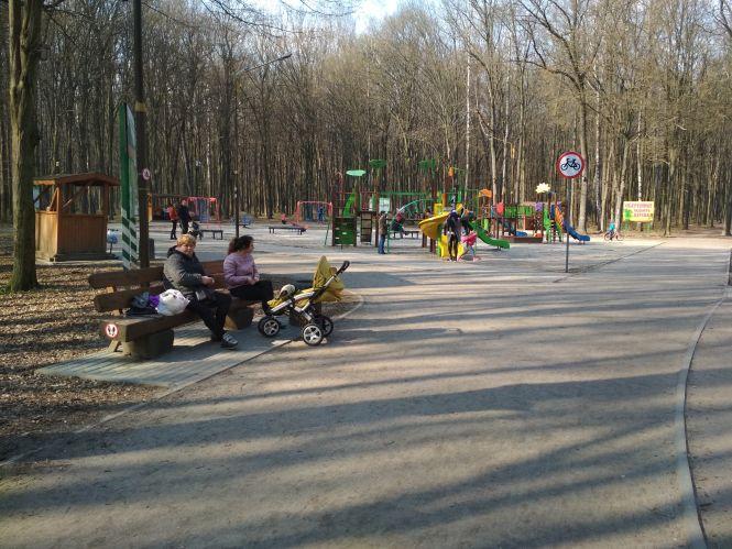 Новини Вінниці - фото з Черга за хотдогами, шашлик та застілля. Як «карантинять» на Вишенському озері та Лісопарку Черга за хотдогами, шашлик та застілля. Як «карантинять» на Вишенському озері та Лісопарку, фото №10 на сайті 20minut.ua