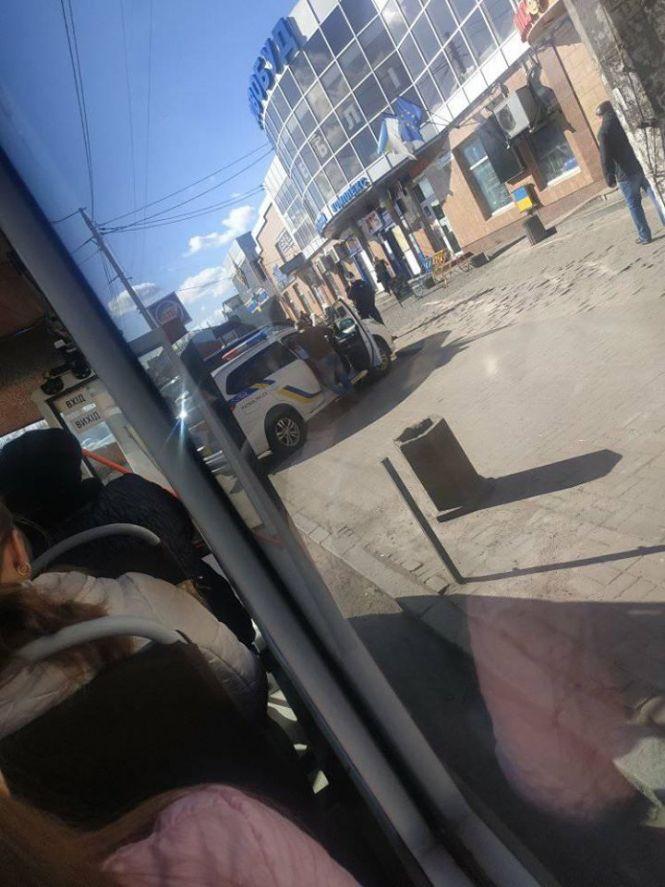 Новини Житомира - фото з У житомирській маршрутці № 30 нарахували 13 пасажирів: люди обурені У житомирській маршрутці № 30 нарахували 13 пасажирів: люди обурені, фото №1 на сайті 20minut.ua