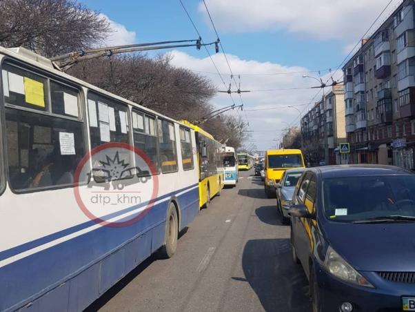 На Кам’янецькій в ДТП потрапило 4 легковики й ”швидка” (ФОТО), фото №5 на сайті vsim.ua