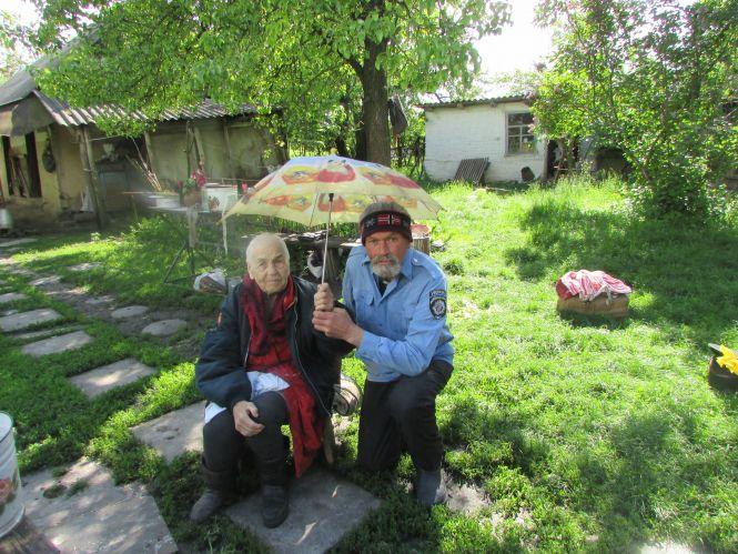Новини Козятина - фото з Фото дня: виноградар Біляш, плакучі липи та аварійний дах