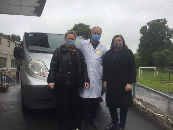 Козятинські медики отримали півтонни солодощів, фото №1 на сайті 20minut.ua