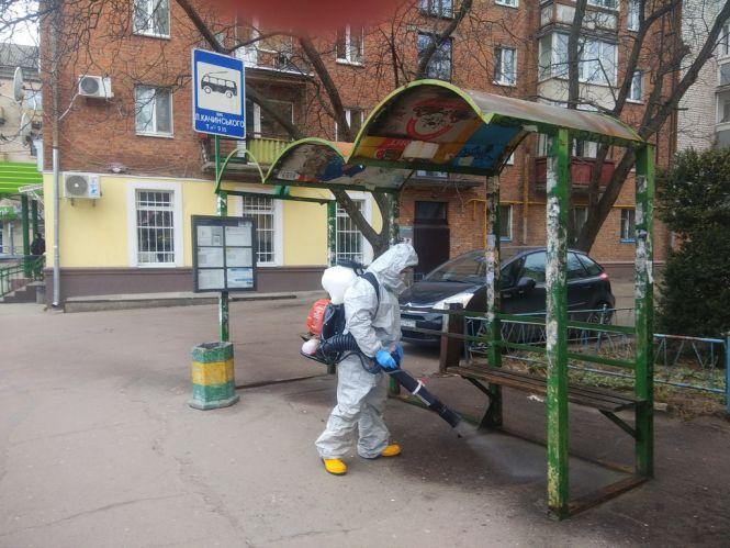 Новини Житомира - фото з У Житомирі дезінфікують зупинки: рятувальники борються з коронавірусом У Житомирі дезінфікують зупинки: рятувальники борються з коронавірусом, фото №4 на сайті 20minut.ua