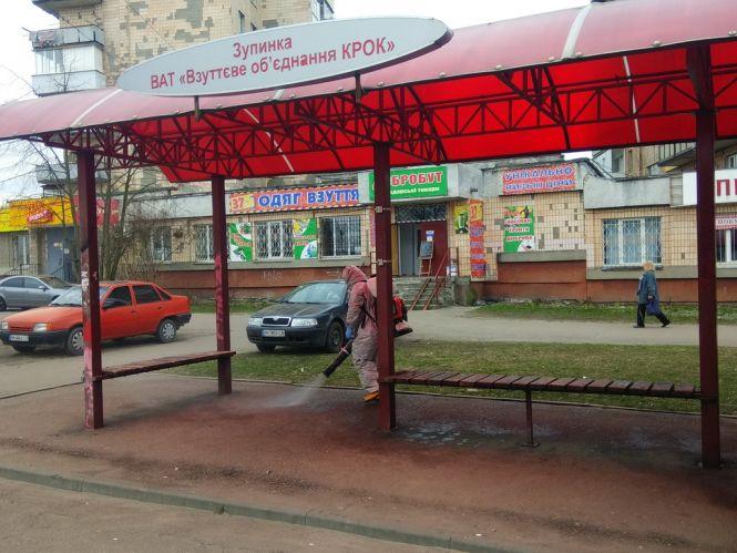 Новини Житомира - фото з У Житомирі дезінфікують зупинки: рятувальники борються з коронавірусом У Житомирі дезінфікують зупинки: рятувальники борються з коронавірусом, фото №1 на сайті 20minut.ua