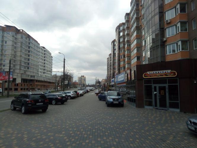 Новини Вінниці - фото з Черги на вулиці, порожній транспорт та дефіцитна сіль. Як переживають карантин на Київській Черги на вулиці, порожній транспорт та дефіцитна сіль. Як переживають карантин на Київській, фото №1 на сайті 20minut.ua