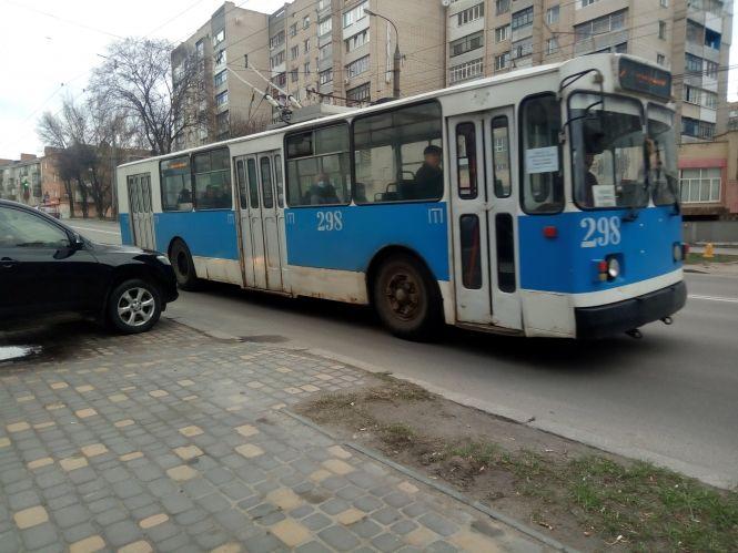 Новини Вінниці - фото з Черги на вулиці, порожній транспорт та дефіцитна сіль. Як переживають карантин на Київській Черги на вулиці, порожній транспорт та дефіцитна сіль. Як переживають карантин на Київській, фото №8 на сайті 20minut.ua