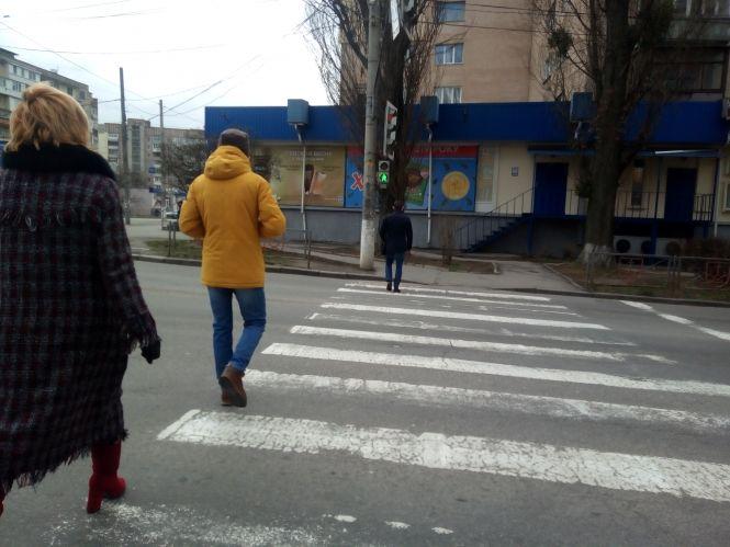 Новини Вінниці - фото з Черги на вулиці, порожній транспорт та дефіцитна сіль. Як переживають карантин на Київській Черги на вулиці, порожній транспорт та дефіцитна сіль. Як переживають карантин на Київській, фото №10 на сайті 20minut.ua